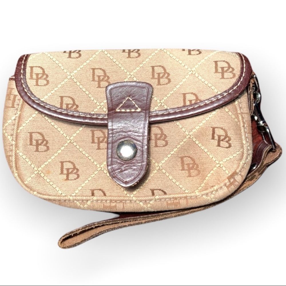 NWOT Authentic Dooney & Bourke wristlet Max Quilt Style QW20-A5 Brown/Tan